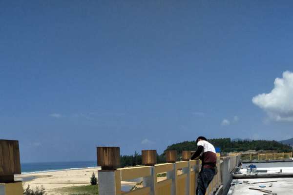 阳江市江城区恒大海上夏威夷不锈钢扶手木纹漆