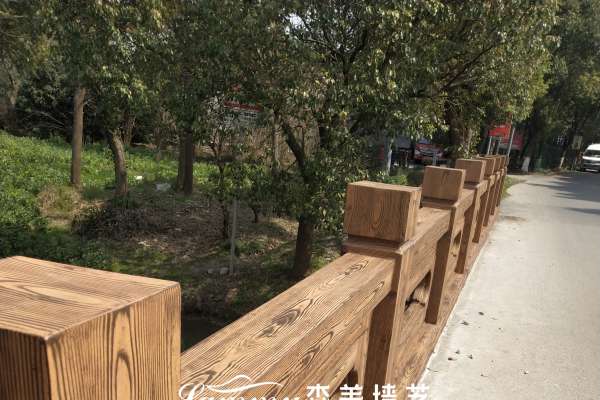上海嘉定区马陆葡萄主题公园水泥护栏木纹漆项