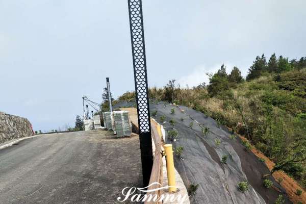 武隆白马山旅游景区野奢茶庄波形护栏仿木纹漆